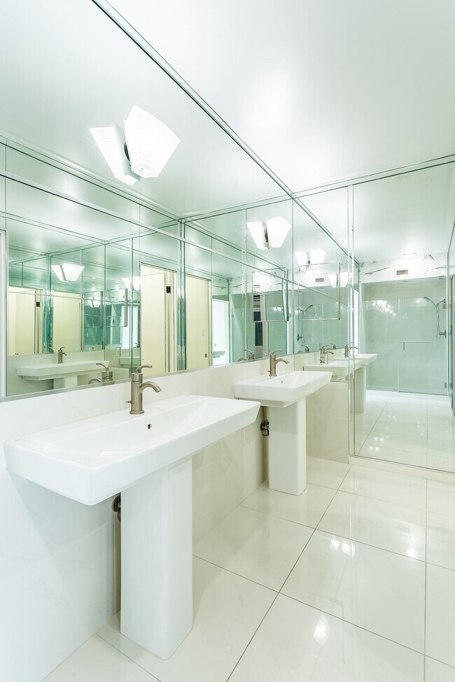 Building Photo - 1302 Marina Bay Dr