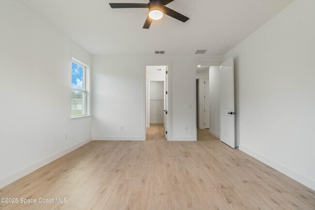 Building Photo - 521 Garbelmann St