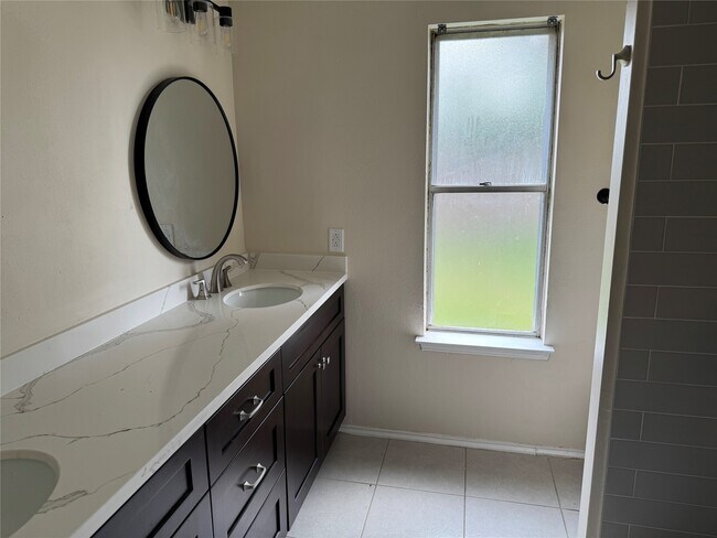 Building Photo - 13123 Chipman Glen Dr