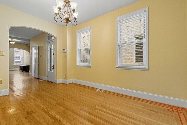 Building Photo - 1112 S Bouldin St