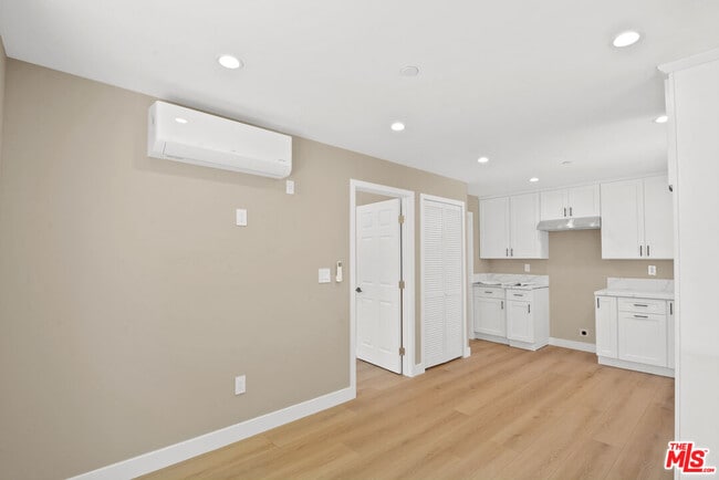 Building Photo - 15428 Camarillo St