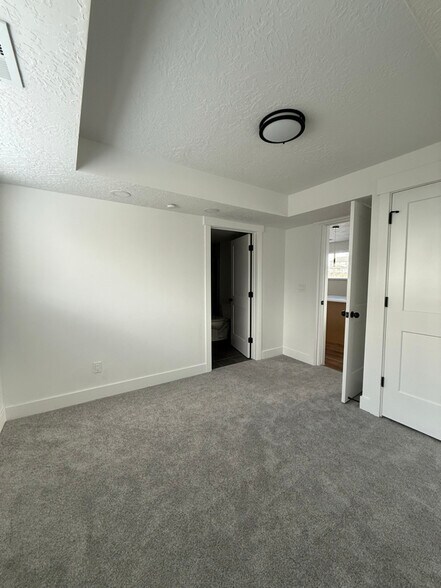 Building Photo - 1546 E 700 S