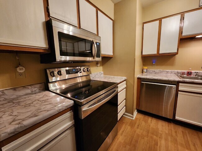 Building Photo - 184 Ridgeview St