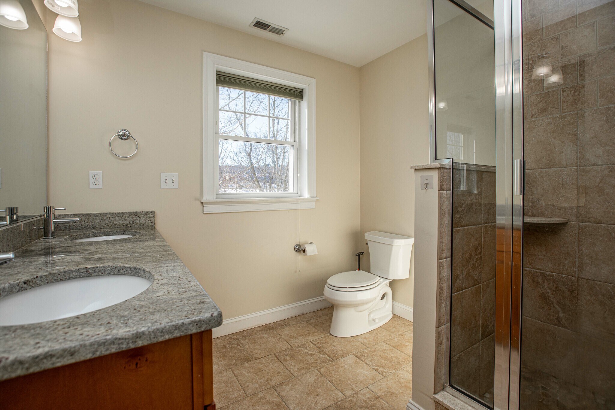 Building Photo - 8 Summer Hill Cir