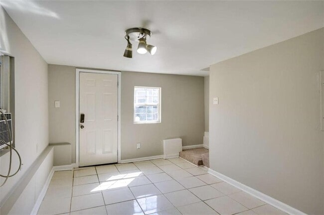Building Photo - 1459 Hartford Ave SW