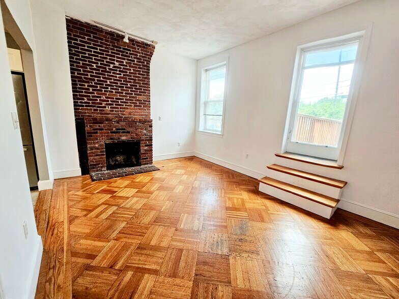 Building Photo - 1712 Beacon St