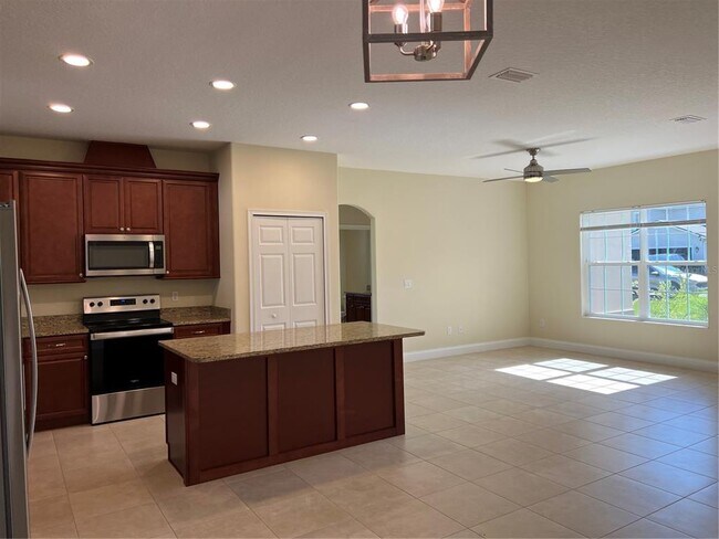 Building Photo - 4 Rainrock Pl