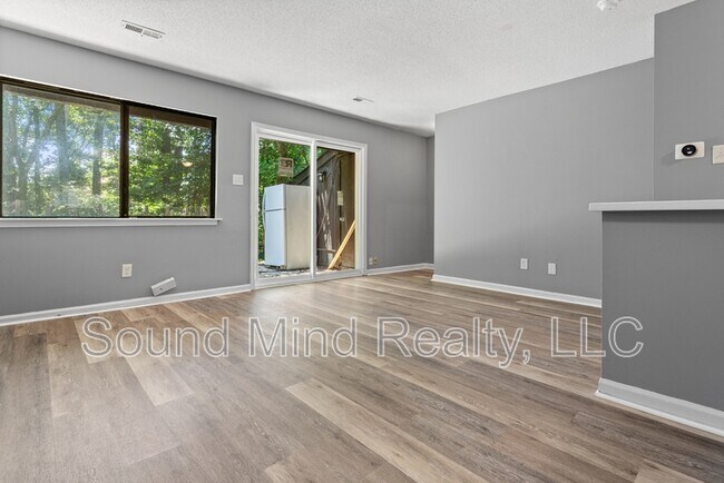 Building Photo - 4249 Lake Ridge Dr