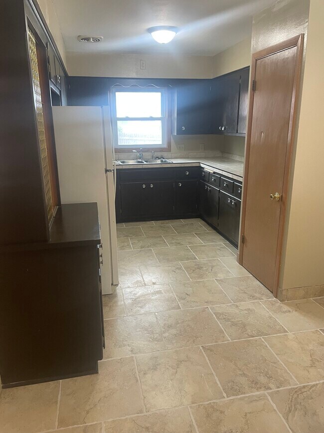 Building Photo - 3764 S Massachusetts Ave