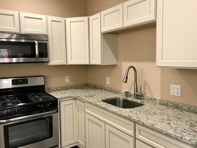 Building Photo - 1527 W Porter St