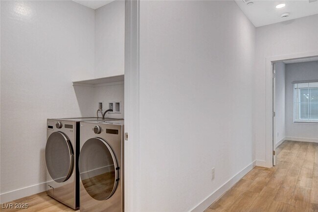 Building Photo - 237 Callen Falls Ave