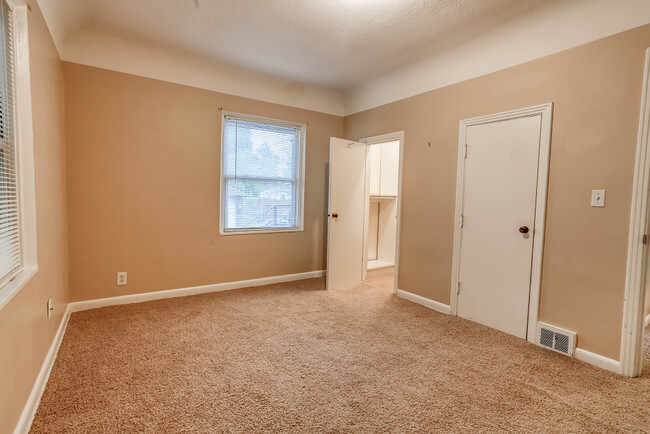 Bedroom - 3919 Creston Ave