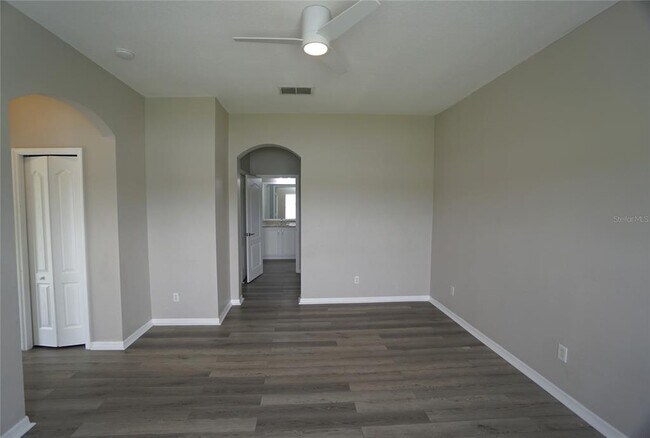 Building Photo - 9468 Leatherwood Ave