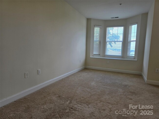 Building Photo - 14243 Richmond Park Ave