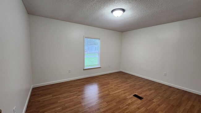 Building Photo - 1007 10th St