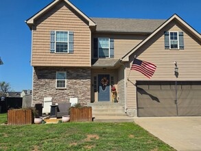 Building Photo - Pick Your Own Move-In Special!