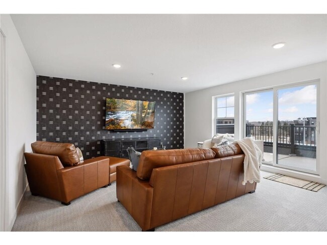 Building Photo - 870 Mount Curve Blvd