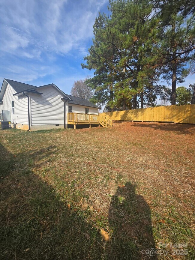 Building Photo - 3100 Dawnshire Ave