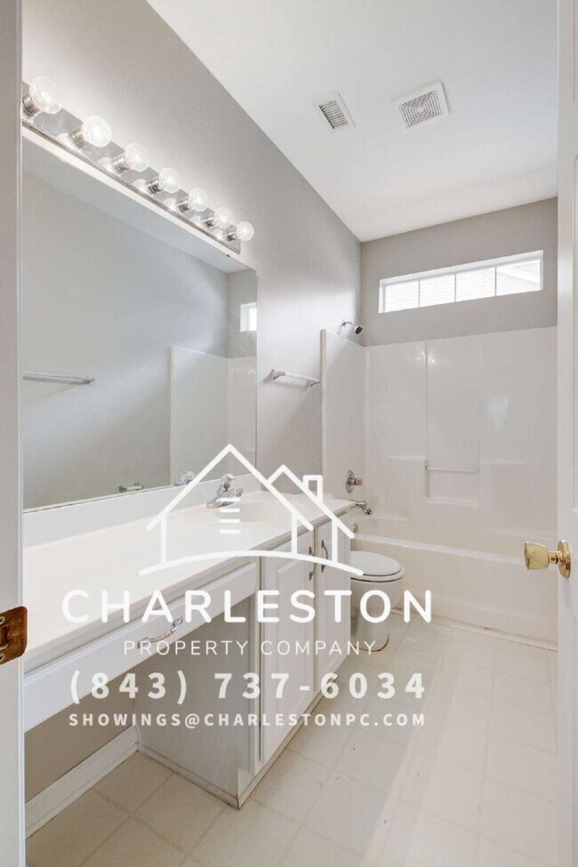 Building Photo - 6040 Fieldstone Cir