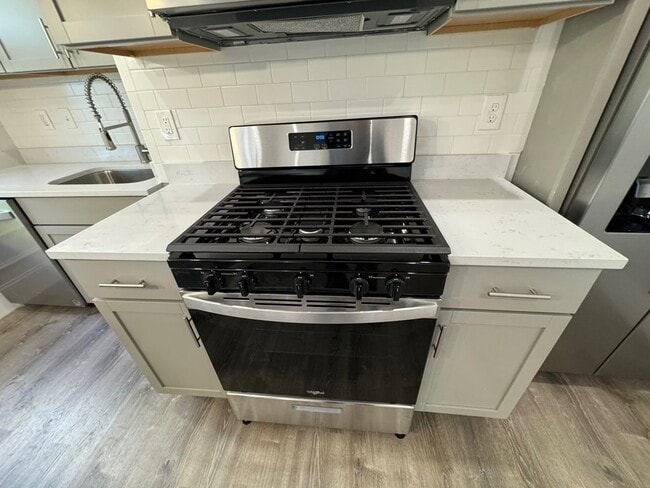 Building Photo - 61 Gates St