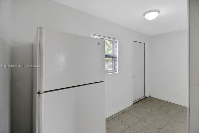 Building Photo - 1160 W 26th Ct