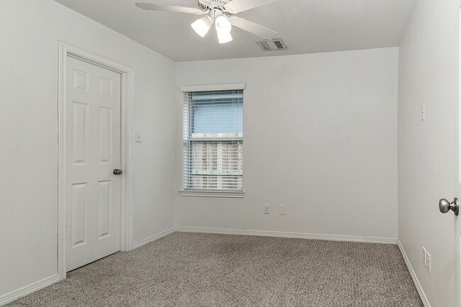 Building Photo - 10912 Redbird