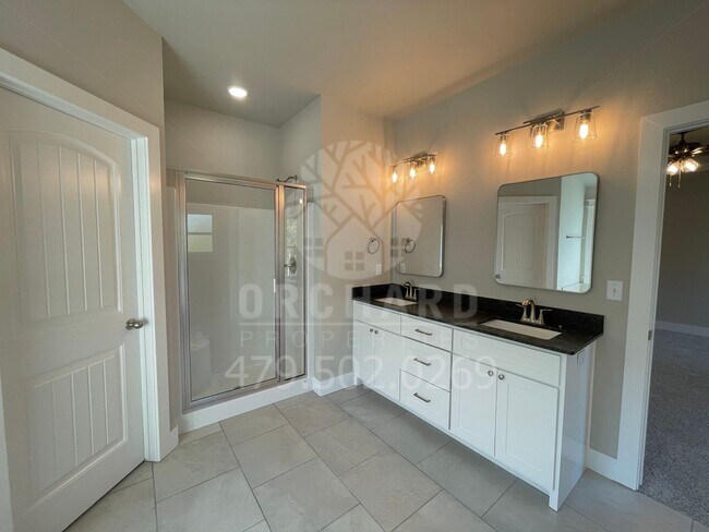 Building Photo - Bella Vista- Single-Family Home- Sought After Creekwood Plan