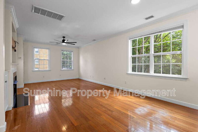 Building Photo - 914 Orapax St