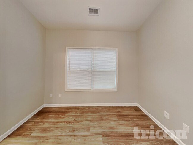 Building Photo - 246 Viking Ln