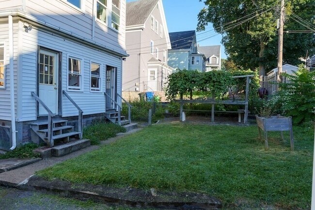 Building Photo - 45 Montvale St