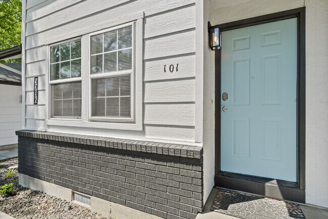 Building Photo - 3736 Rose Hill St