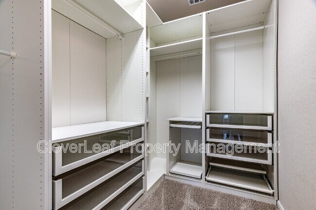 Building Photo - 405 Sika Way