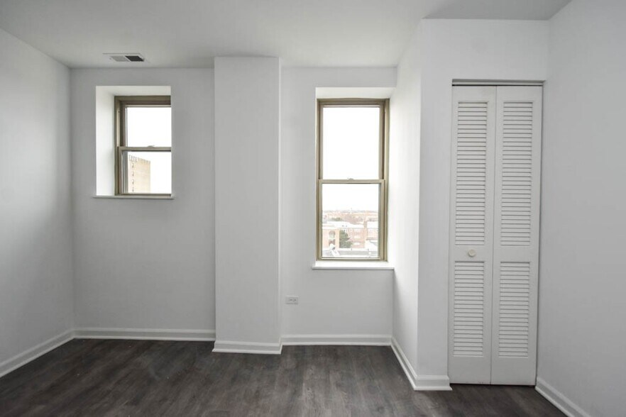 Building Photo - 940 W Winona St