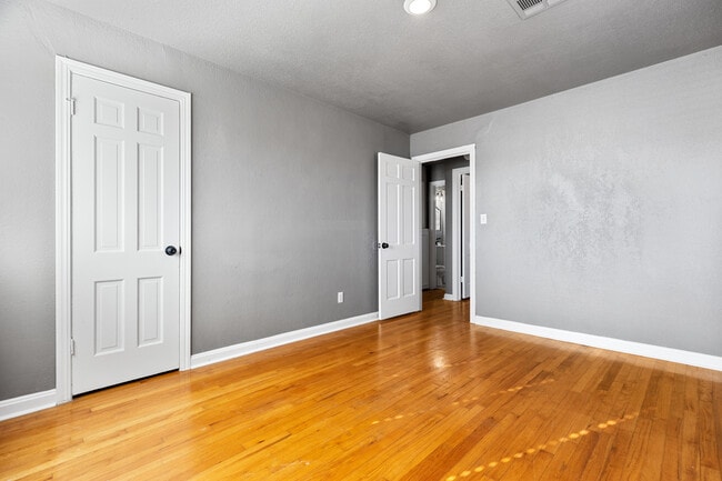 Building Photo - 3221 NW 39th Terrace