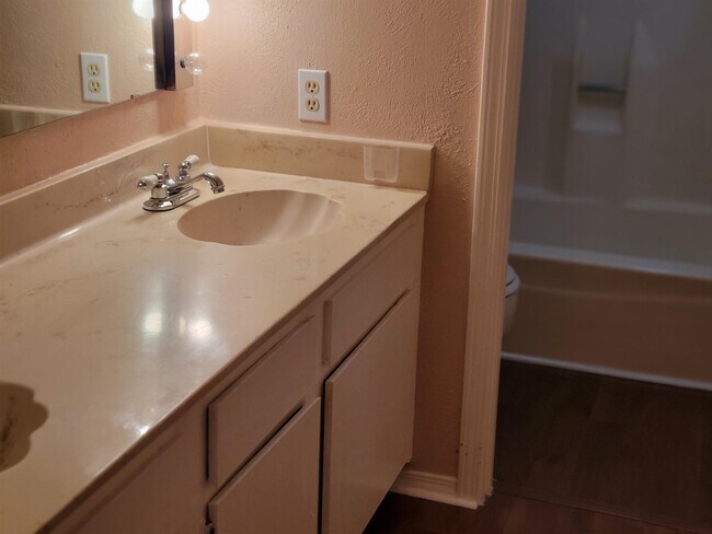 Building Photo - 306 Out Yonder