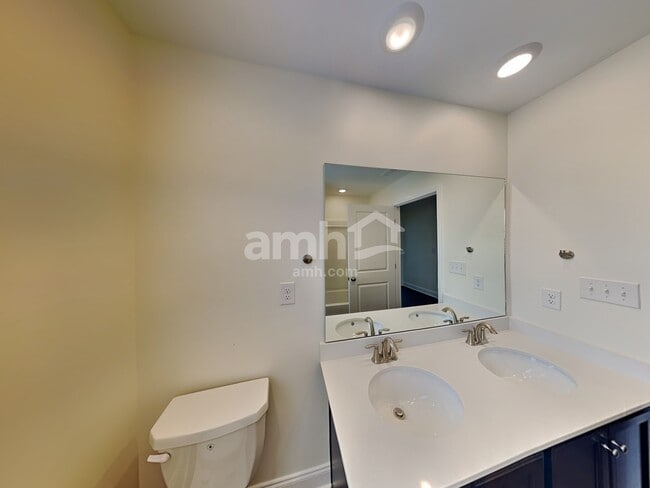Building Photo - 2105 Williamshire Lane