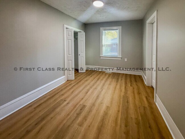 Building Photo - 1108 Henderson Ave