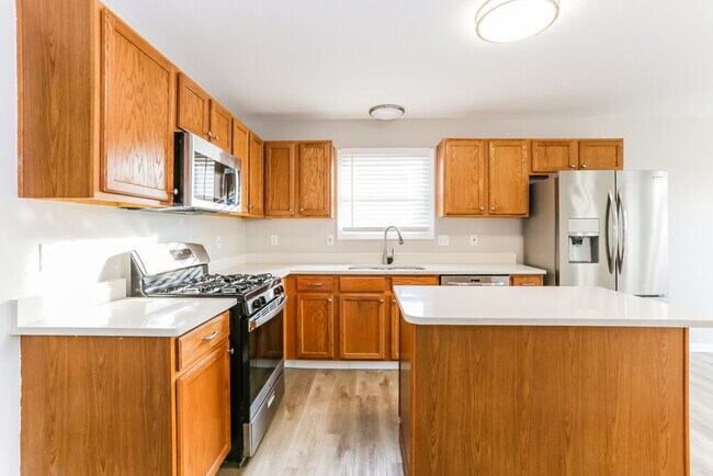 Building Photo - 467 Wheatfield Dr