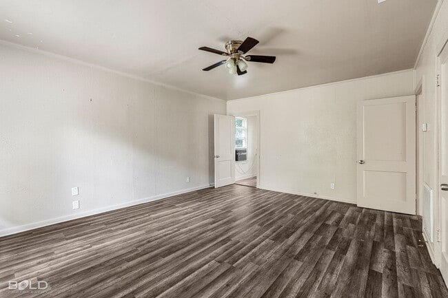 Building Photo - 3920 Huston St