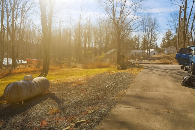 Building Photo - 44 Heinle Rd