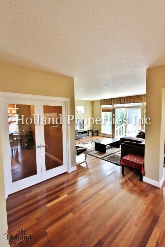 Building Photo - 5502 NE Lagos Ct