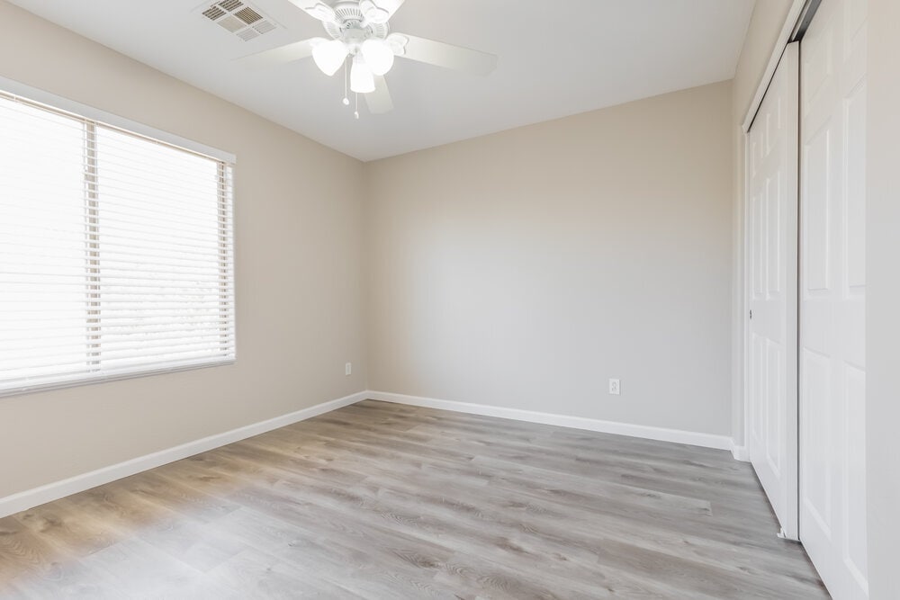 Building Photo - 2026 S Swan Dr