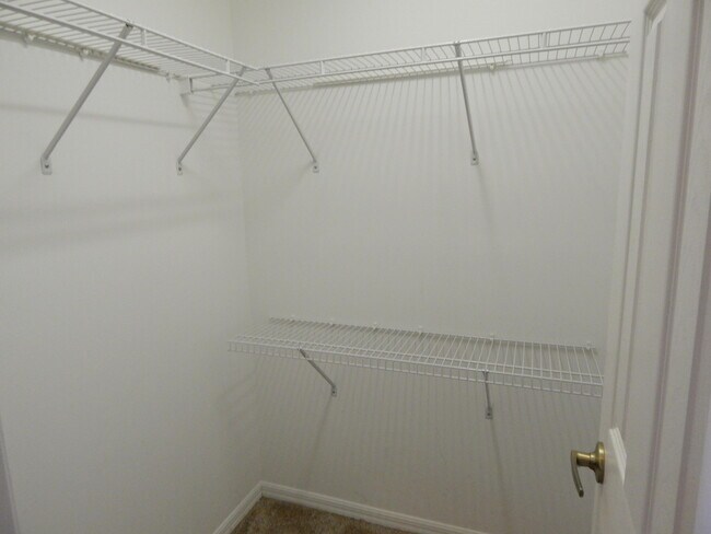 Building Photo - 132 SW Elderberry Dr