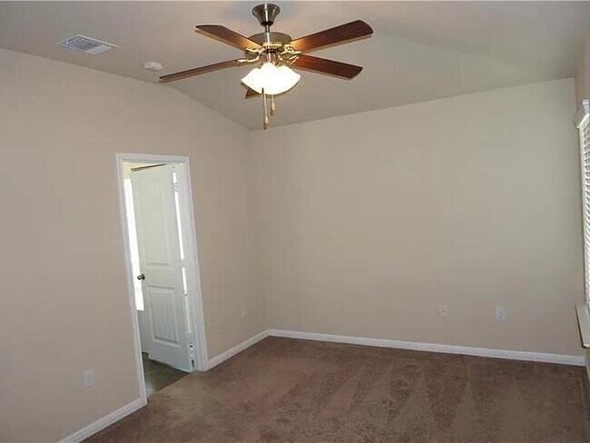 Building Photo - 113 Leon River Loop