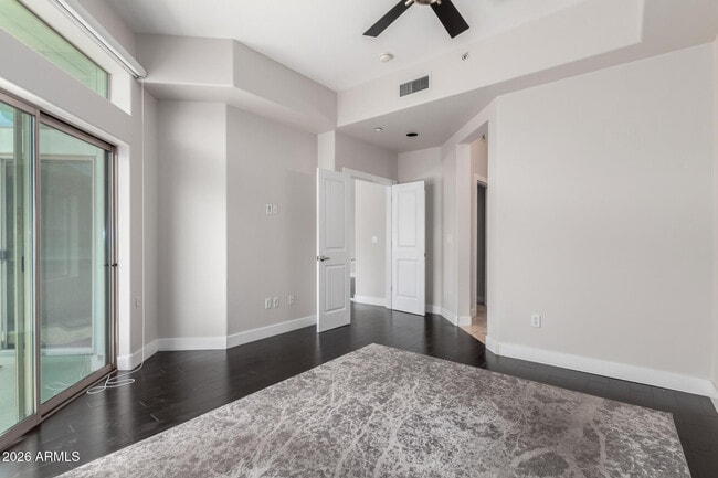 Building Photo - 945 E Playa Del Norte Dr