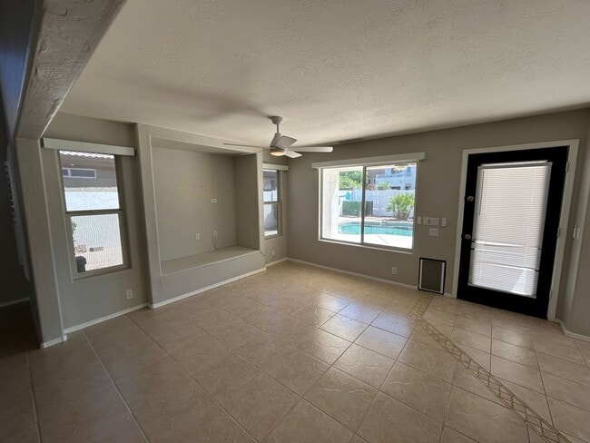 Building Photo - 4447 E Creosote Dr