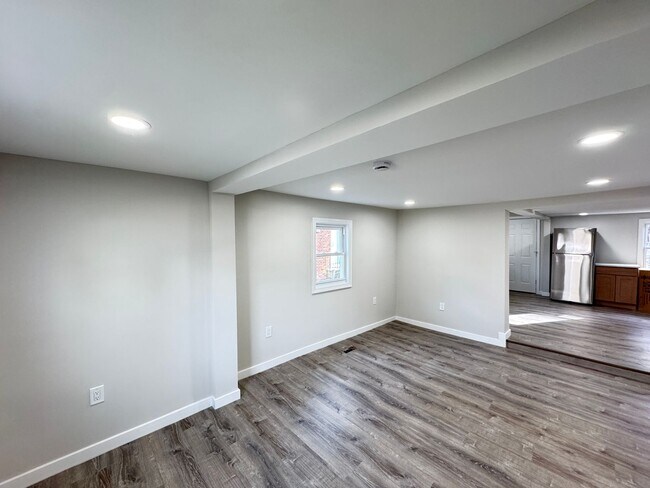 Building Photo - BRAND NEW RENOVATION! Modern 3BR Single Fa...