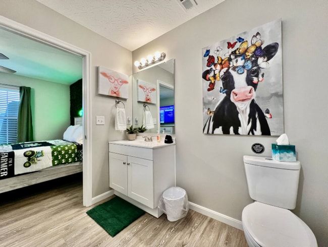 Building Photo - NEW Farmhouse Retreat Rustic decor and Cozy vibes!