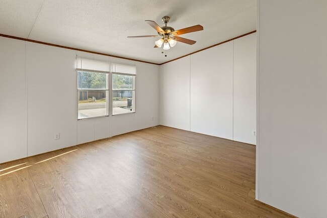 Building Photo - 182 Carmen Blvd