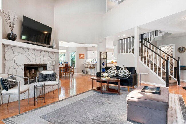 Building Photo - ** STUNNING 4 BEDROOM 2 FULL BATH/ 2 HALF BATH HOME WITH A PRIVATE POOL LOCATED JUST MINUTES FROM...